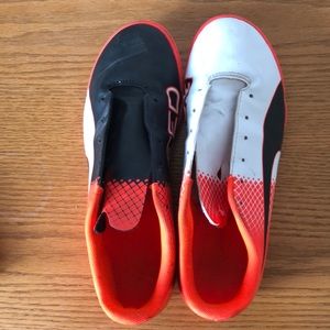 Puma soccer cleats NO LACES